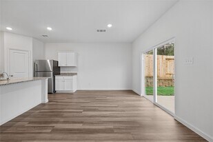 612 Craven St in Montgomery, TX - Building Photo