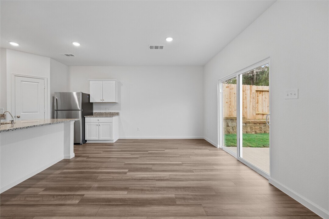 612 Craven St in Montgomery, TX - Building Photo