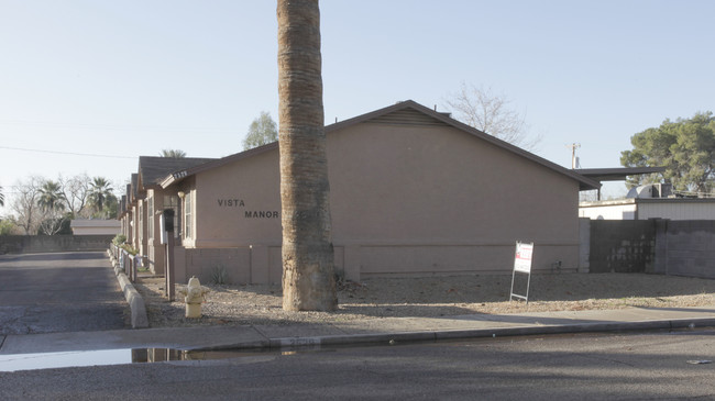 Vista Manor in Phoenix, AZ - Building Photo - Building Photo