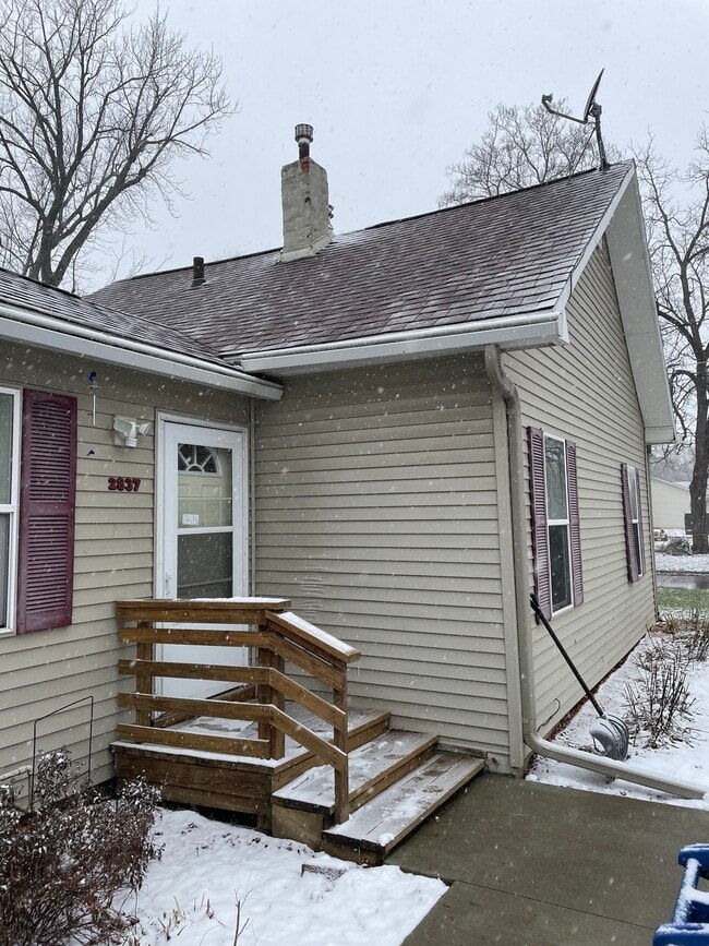 property at 2837 Scott Ave