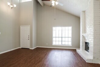 18711 Droitwich Dr in Humble, TX - Building Photo - Building Photo