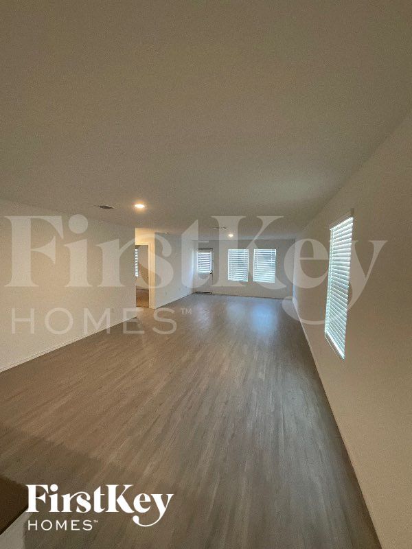 5163 Fowler Crst in Converse, TX - Foto de edificio - Building Photo