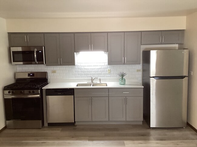 9839 Ridgeland Ave, Unit 2 North