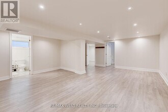 606 Conacher Dr in Toronto, ON - Building Photo - Building Photo