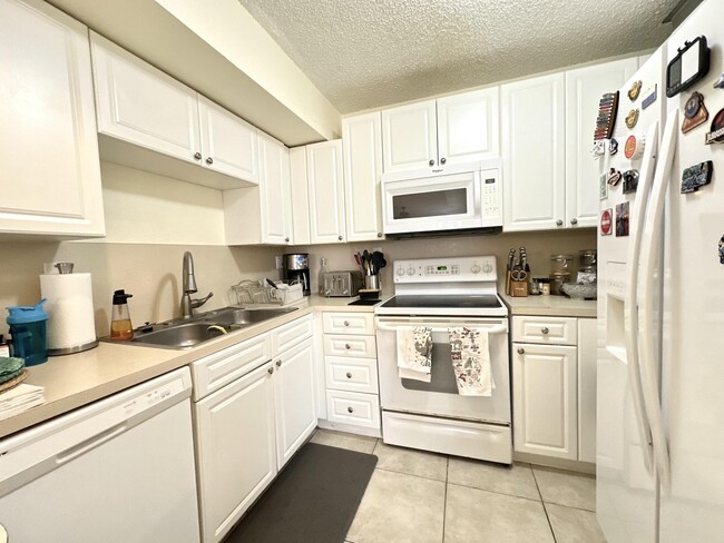8243 Thames Blvd in Boca Raton, FL - Building Photo - Building Photo