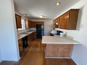 5543 S Walnut Hill Ave in Springfield, MO - Building Photo - Building Photo