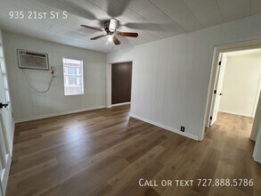935 21st St S in St. Petersburg, FL - Building Photo - Building Photo