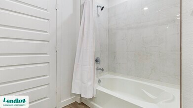 7106 Culebra Commons, Unit 3102 in San Antonio, TX - Foto de edificio - Building Photo