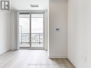 5858 Yonge St in Toronto, ON - Building Photo - Building Photo