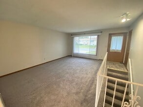 3741 Joan Dr in Waterloo, IA - Building Photo - Building Photo