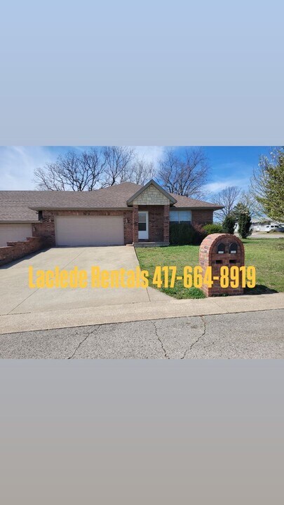 1303 Pine St in Lebanon, MO - Building Photo