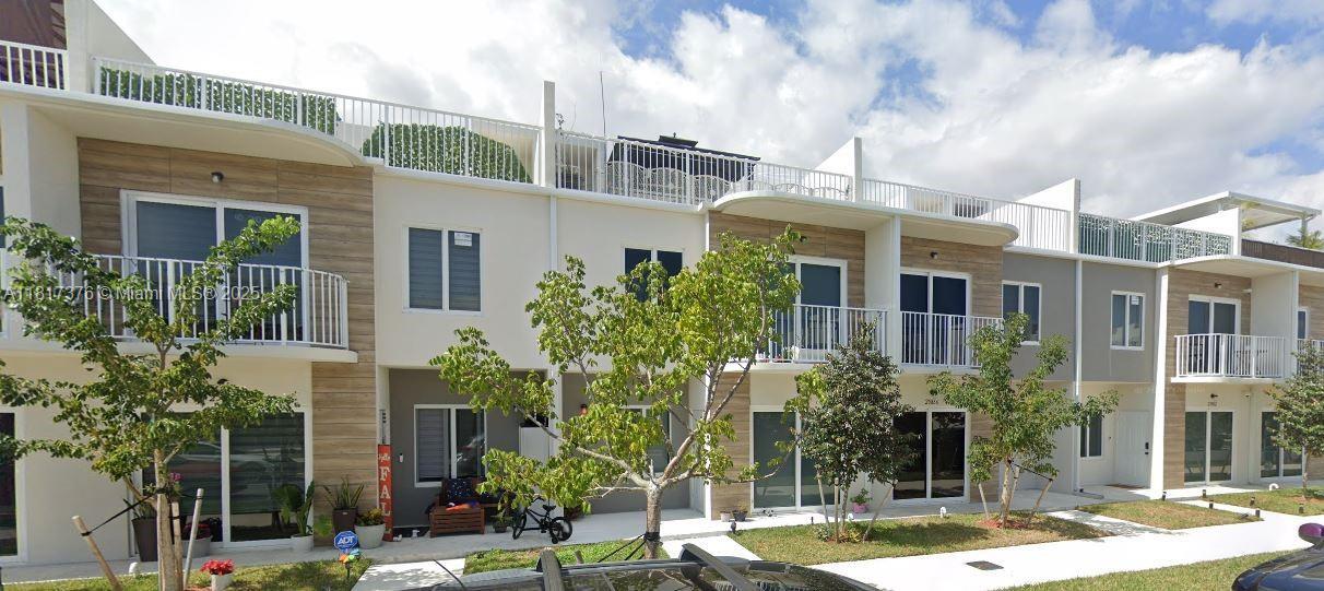 25870 SW 144th Ct in Princeton, FL - Building Photo