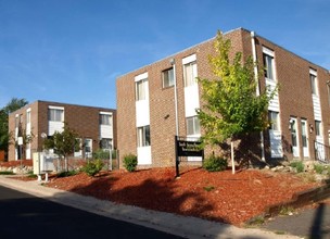 South Huron Street Townhomes in Littleton, CO - Building Photo - Building Photo