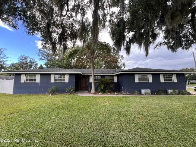 property at 905 Montego Rd E