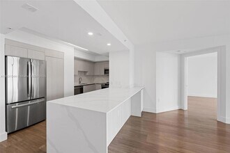 1500 Bay Rd, Unit G-0302 in Miami Beach, FL - Building Photo - Building Photo