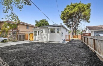 2335 Ralmar Ave in East Palo Alto, CA - Building Photo - Building Photo