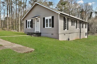 2258 Niskey Lake Rd SW in Atlanta, GA - Building Photo - Building Photo