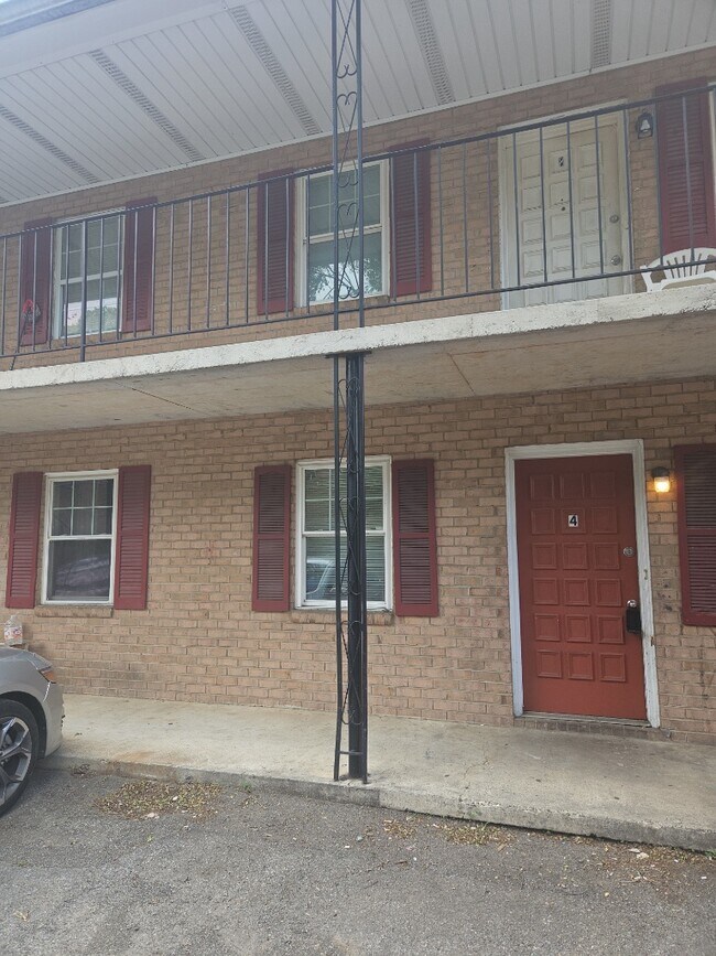 812 Westside Blvd NW, Unit 4 in Roanoke, VA - Foto de edificio - Building Photo