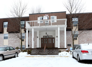 Pembrook Place in Youngstown, OH - Building Photo - Building Photo