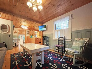 82 Dewey Rd in York, ME - Building Photo - Building Photo