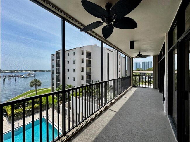 11370 Twelve Oaks Way, Unit 418 in North Palm Beach, FL - Building Photo - Building Photo