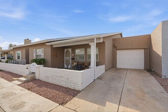 2929 E Broadway Rd in Mesa, AZ - Foto de edificio - Building Photo