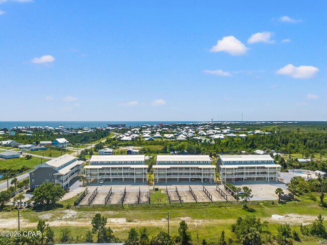 1120 15th St in Mexico Beach, FL - Foto de edificio - Building Photo