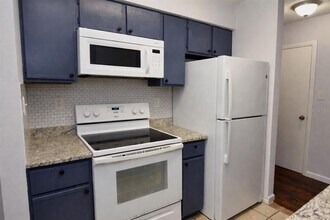 8635 Mallard Reserve Dr in Tampa, FL - Building Photo - Building Photo