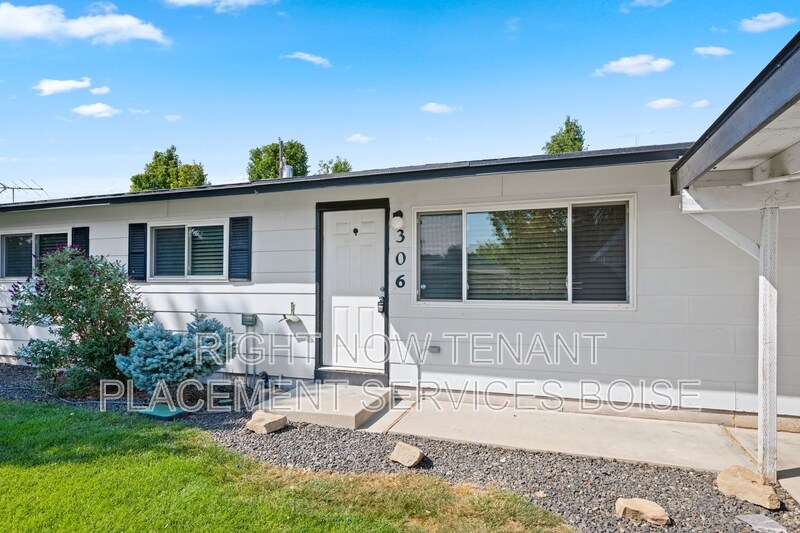 306 W Maple Ave in Meridian, ID - Building Photo