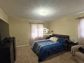 601 Labore Rd in Little Canada, MN - Foto de edificio - Building Photo