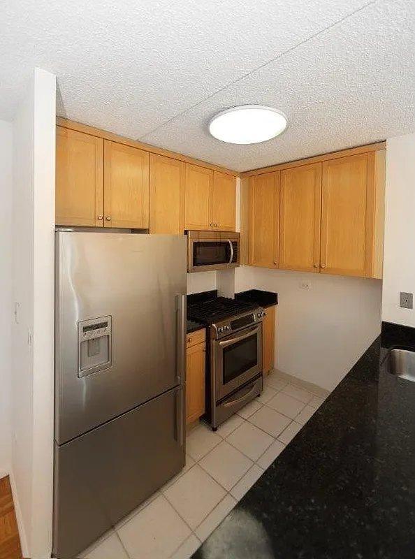 301 Elizabeth St in New York, NY - Building Photo - Building Photo