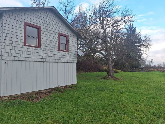 11393 Carver Rd in Clatskanie, OR - Building Photo - Building Photo