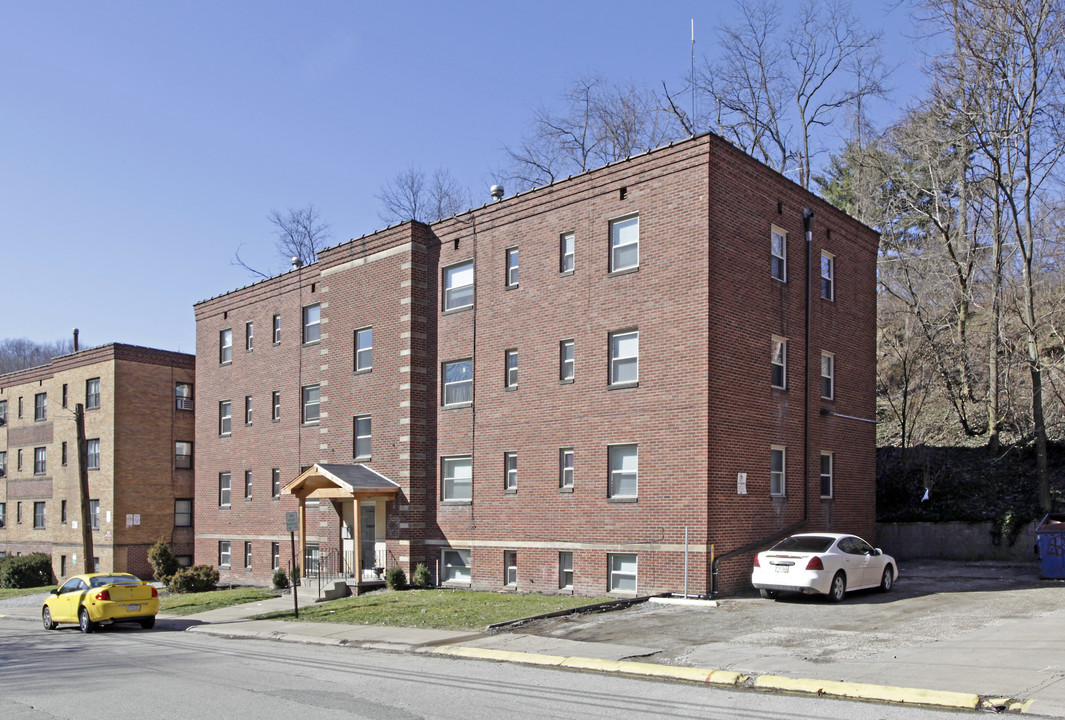 320 Greenlee Rd in Pittsburgh, PA - Foto de edificio