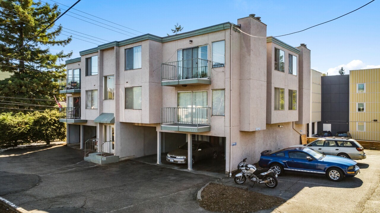 14505 32nd Ave NE in Shoreline, WA - Building Photo