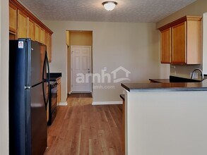 3862 Dusty Sands Rd in Whitestown, IN - Foto de edificio - Building Photo