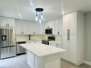 403 4th Ln in Palm Beach Gardens, FL - Building Photo - Building Photo