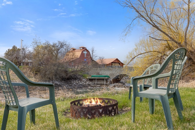 670 Riverside Rd in Kalispell, MT - Foto de edificio - Building Photo