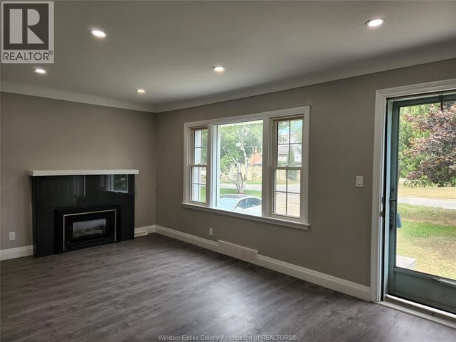 property at 4221 Kennedy Dr E