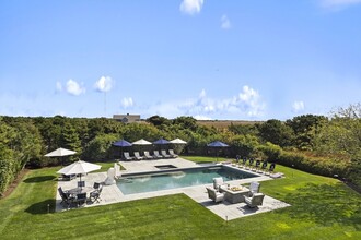 6 Walbang Ave in Nantucket, MA - Foto de edificio - Building Photo