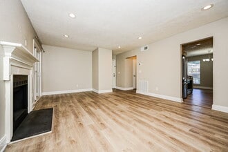 2959 Sugarcreek Ln in Atlanta, GA - Building Photo - Building Photo