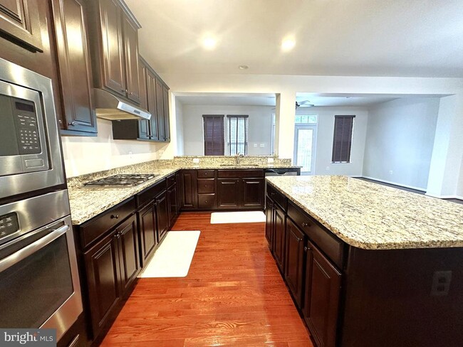 22865 Lacey Oak Terrace in Sterling, VA - Building Photo - Building Photo