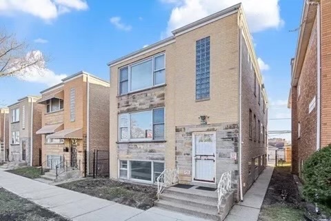 6047 W Fullerton Ave in Chicago, IL - Building Photo - Building Photo