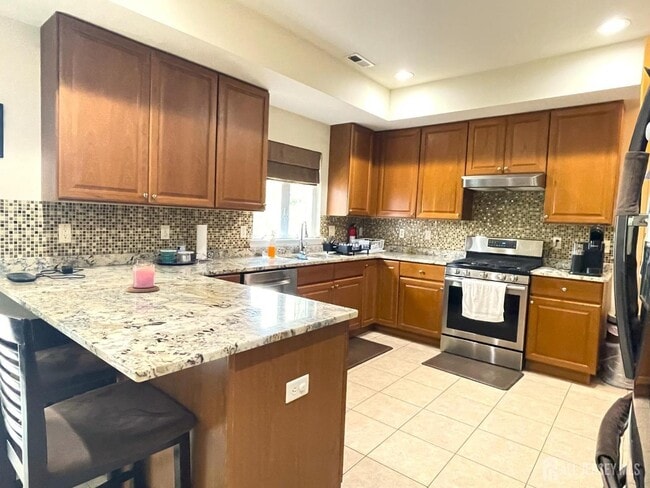 7 Beryl Ct in Kendall Park, NJ - Building Photo - Building Photo