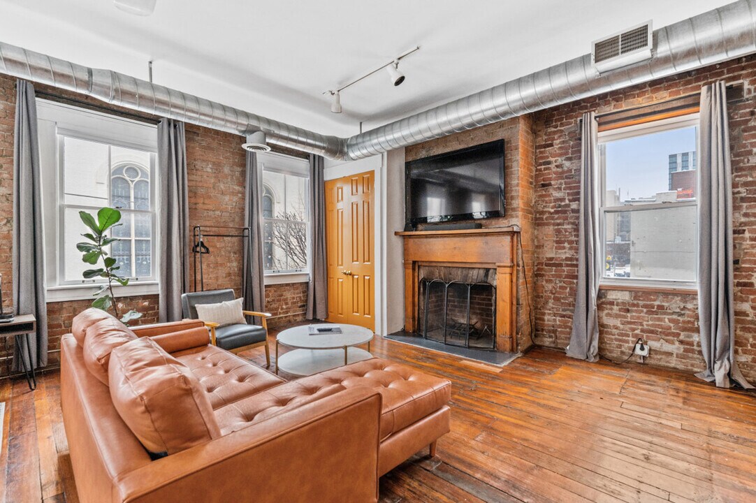 111 E 13th St in Cincinnati, OH - Building Photo