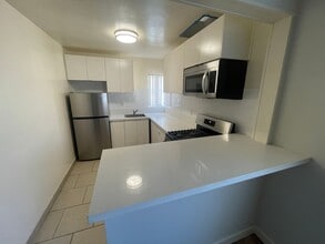 729 Ensenada Ct in San Diego, CA - Foto de edificio - Building Photo