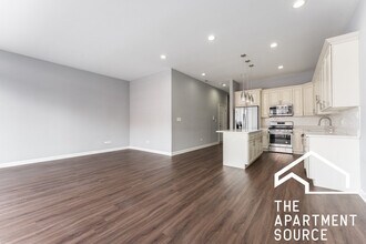 1335 W Taylor St, Unit 2 in Chicago, IL - Building Photo - Building Photo
