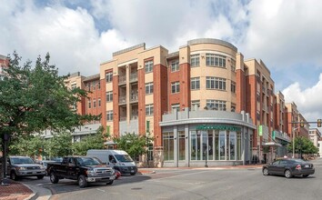 1700 Duke St, Unit 175 in Alexandria, VA - Foto de edificio - Building Photo