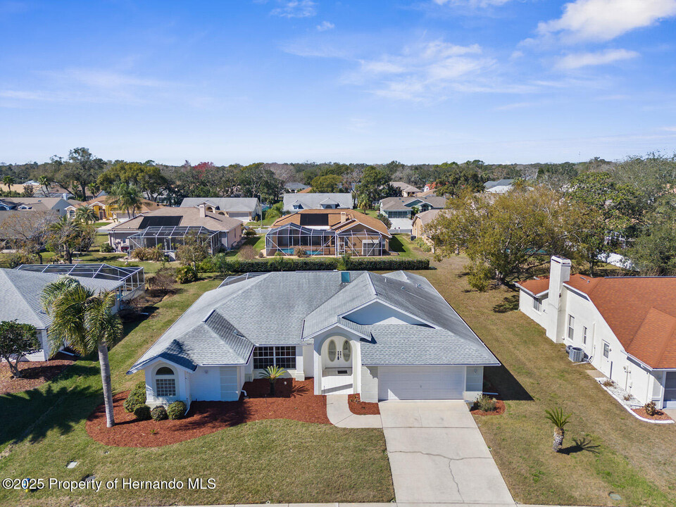 1023 Greenturf Rd in Spring Hill, FL - Building Photo