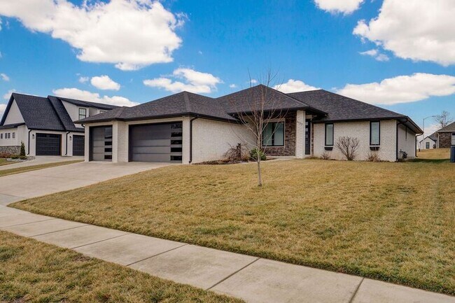 6133 S Maryland Ave in Springfield, MO - Building Photo - Building Photo