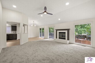 301 Castle Pine Dr in Papillion, NE - Building Photo - Building Photo